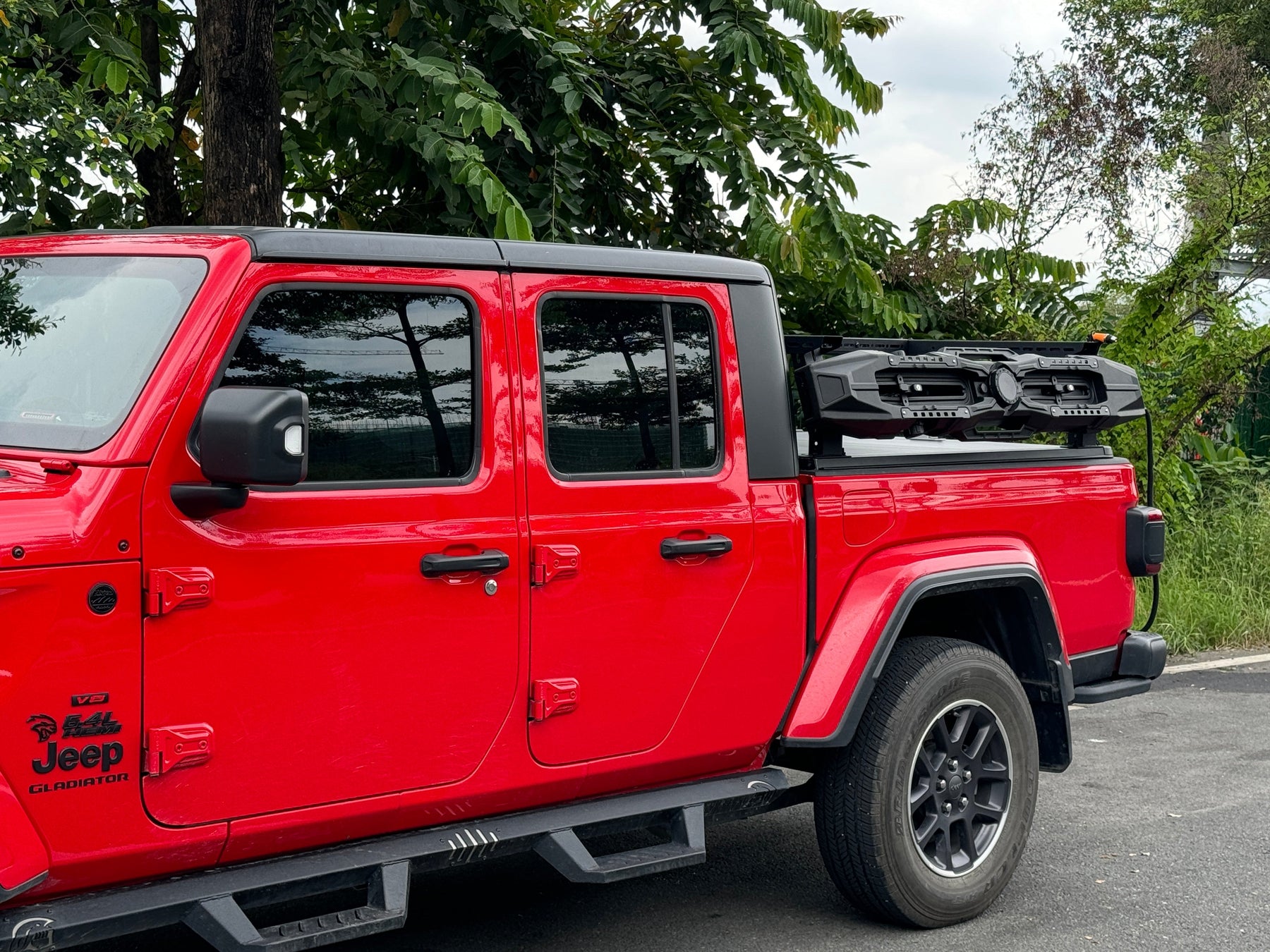 What’s the Difference Between Off-Roading and Overlanding?